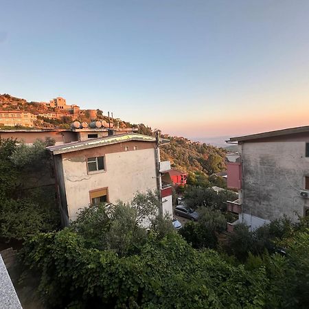 Guni Inn Krujë Exteriör bild