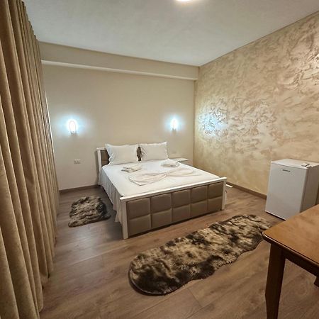 Guni Inn Krujë Exteriör bild