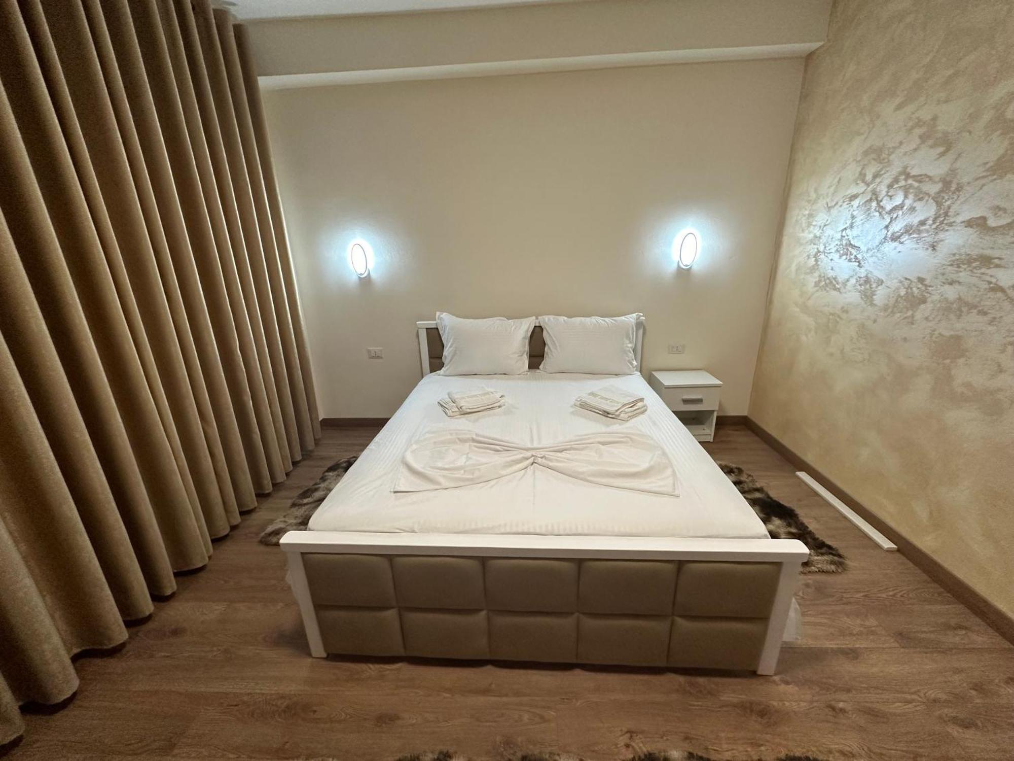 Guni Inn Krujë Exteriör bild