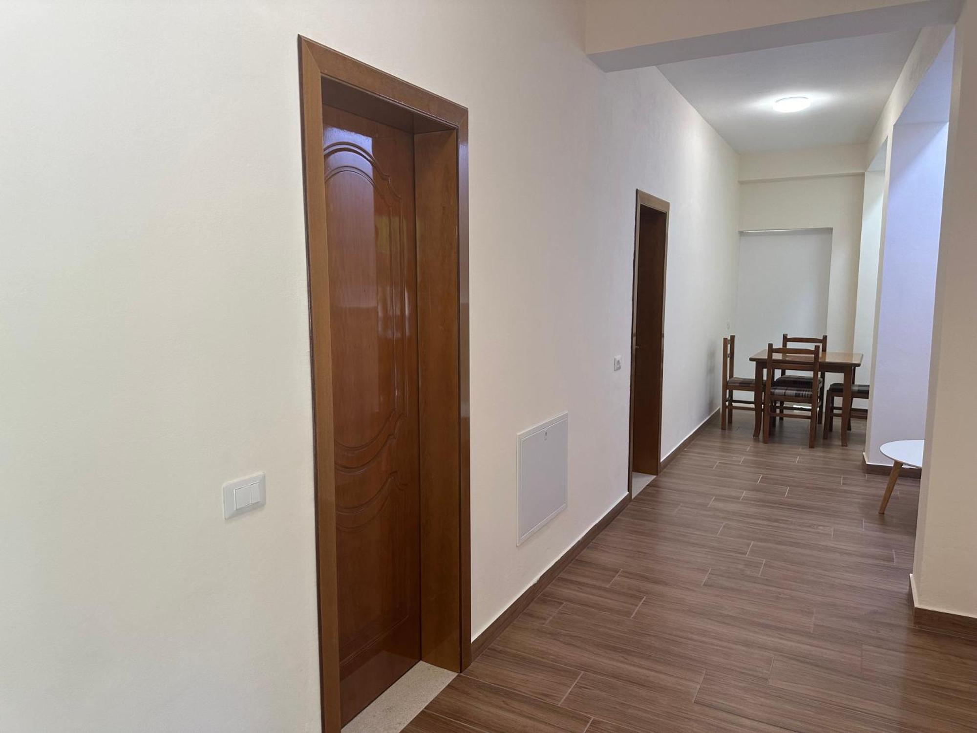 Guni Inn Krujë Exteriör bild