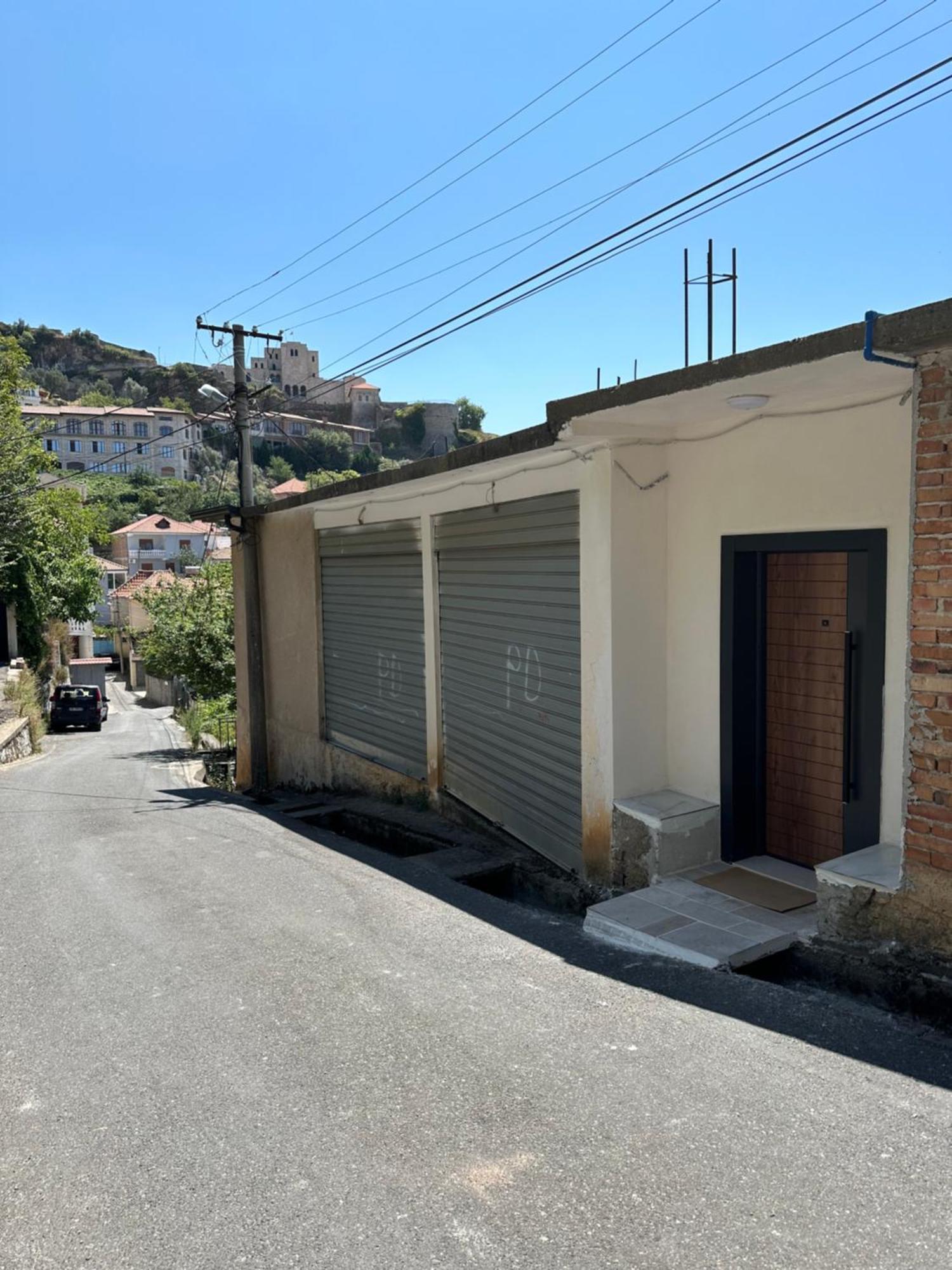 Guni Inn Krujë Exteriör bild