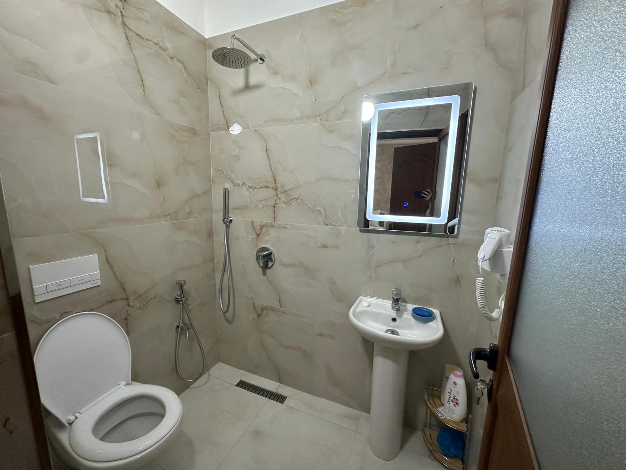 Guni Inn Krujë Exteriör bild